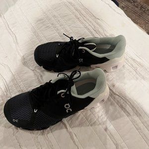 ON Cloudflyer Women's Shoes Size 9